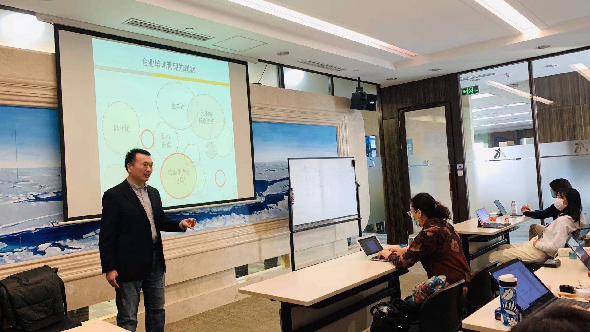 李成林给北大纵横商学院讲《培训行业的2B销售》