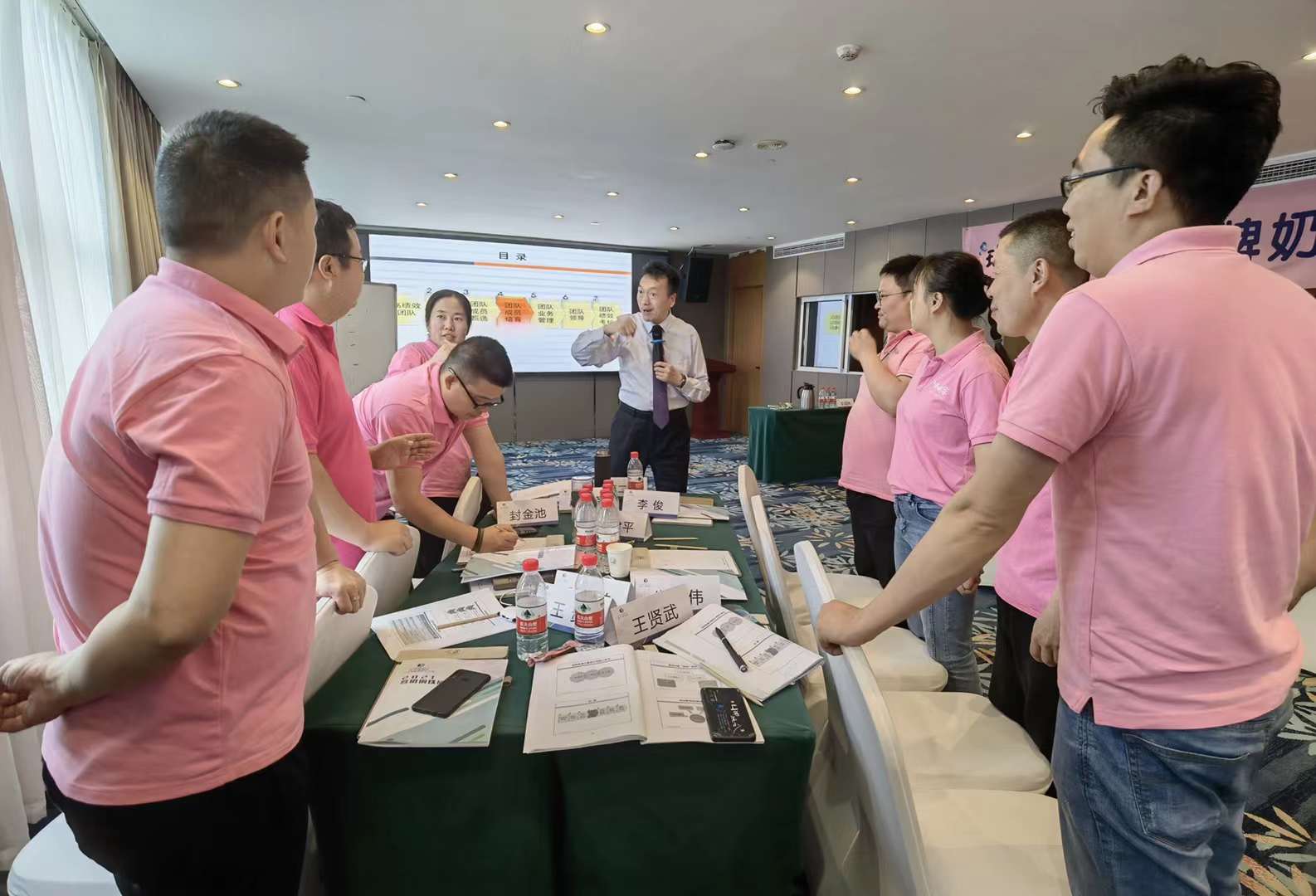 李成林给雅士利奶粉讲《营销钢铁团队》课程