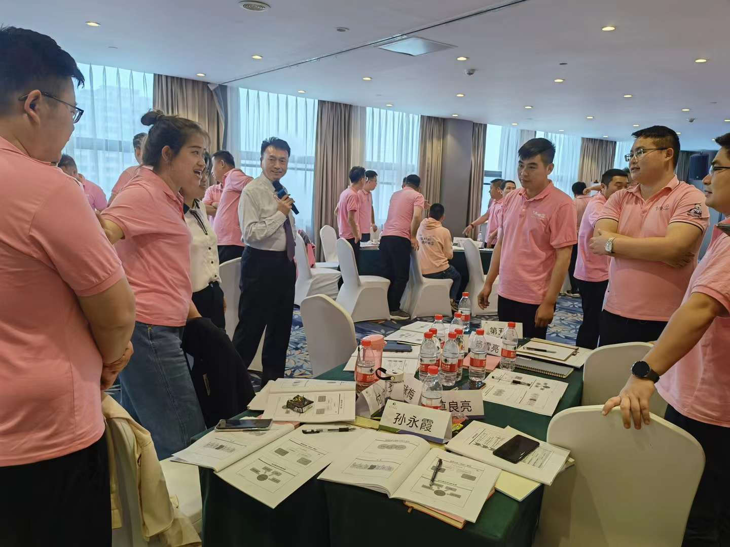 李成林给雅士利奶粉讲《营销钢铁团队》课程