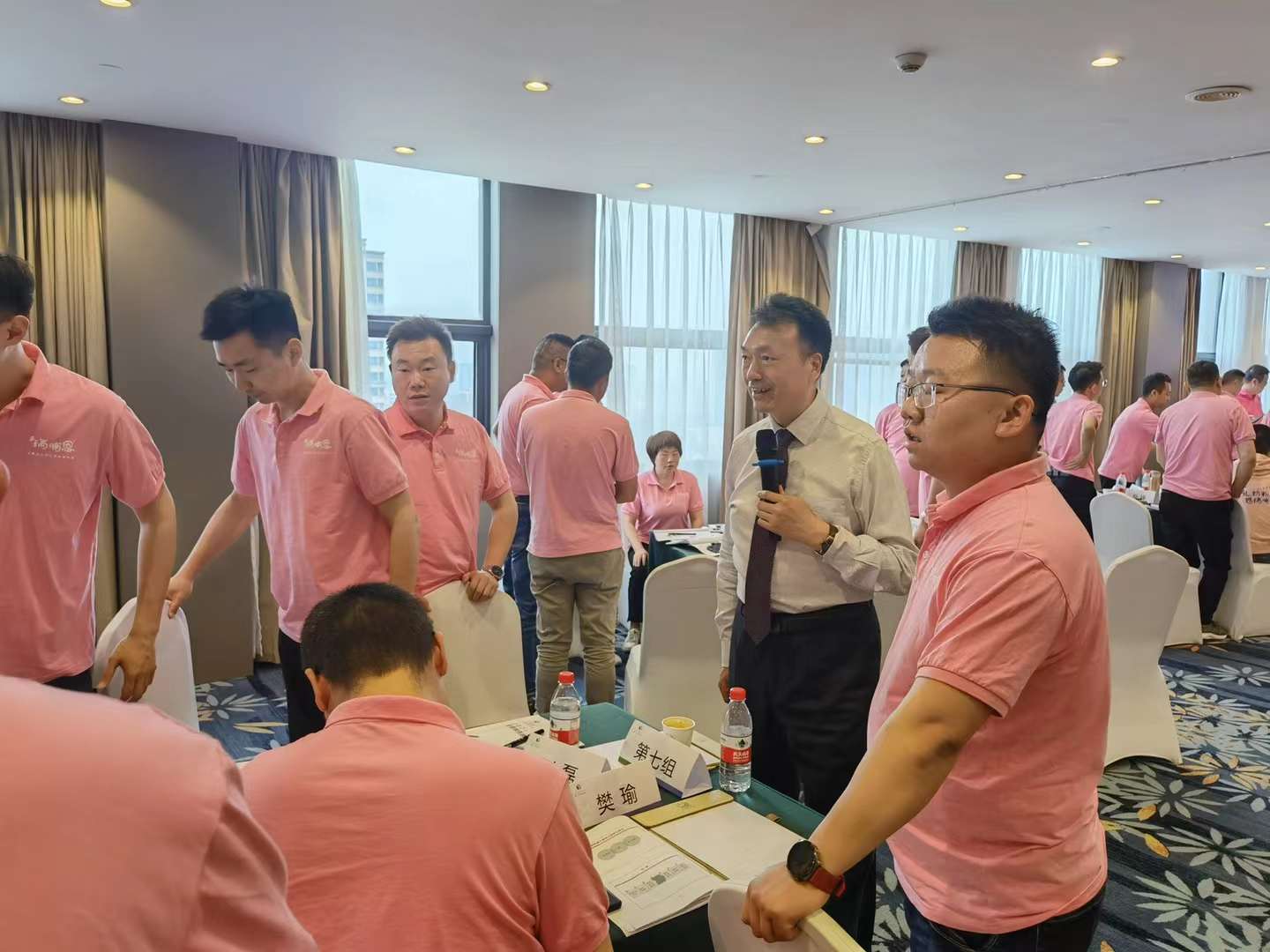 李成林给雅士利奶粉讲《营销钢铁团队》课程