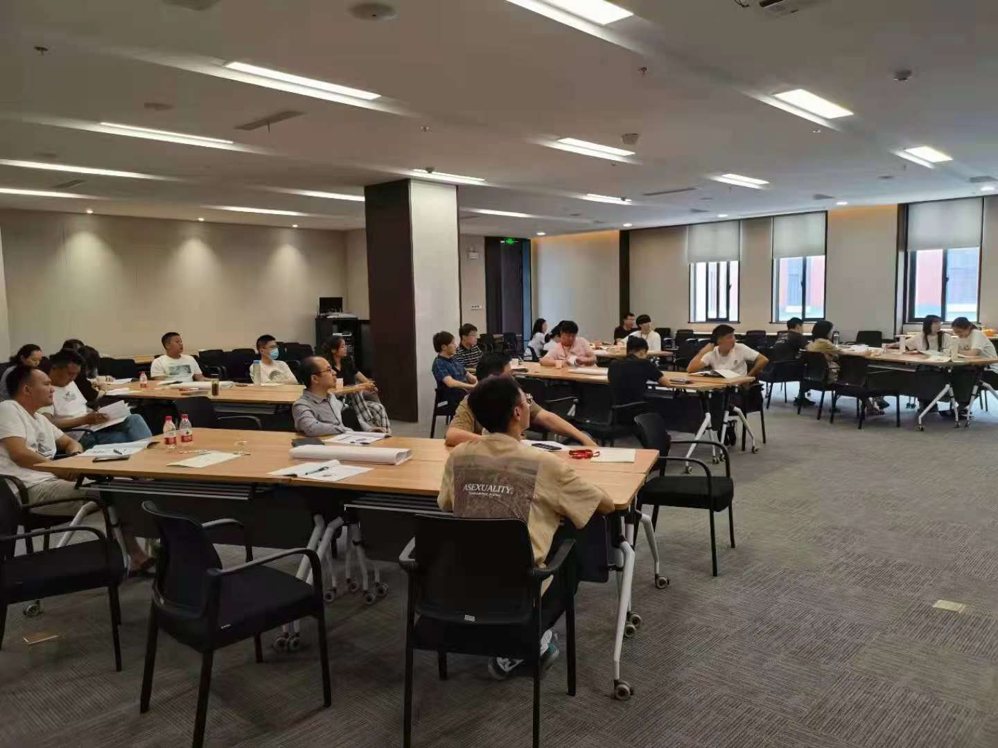 李成林给中国电子科技集团讲《营销整合与创新