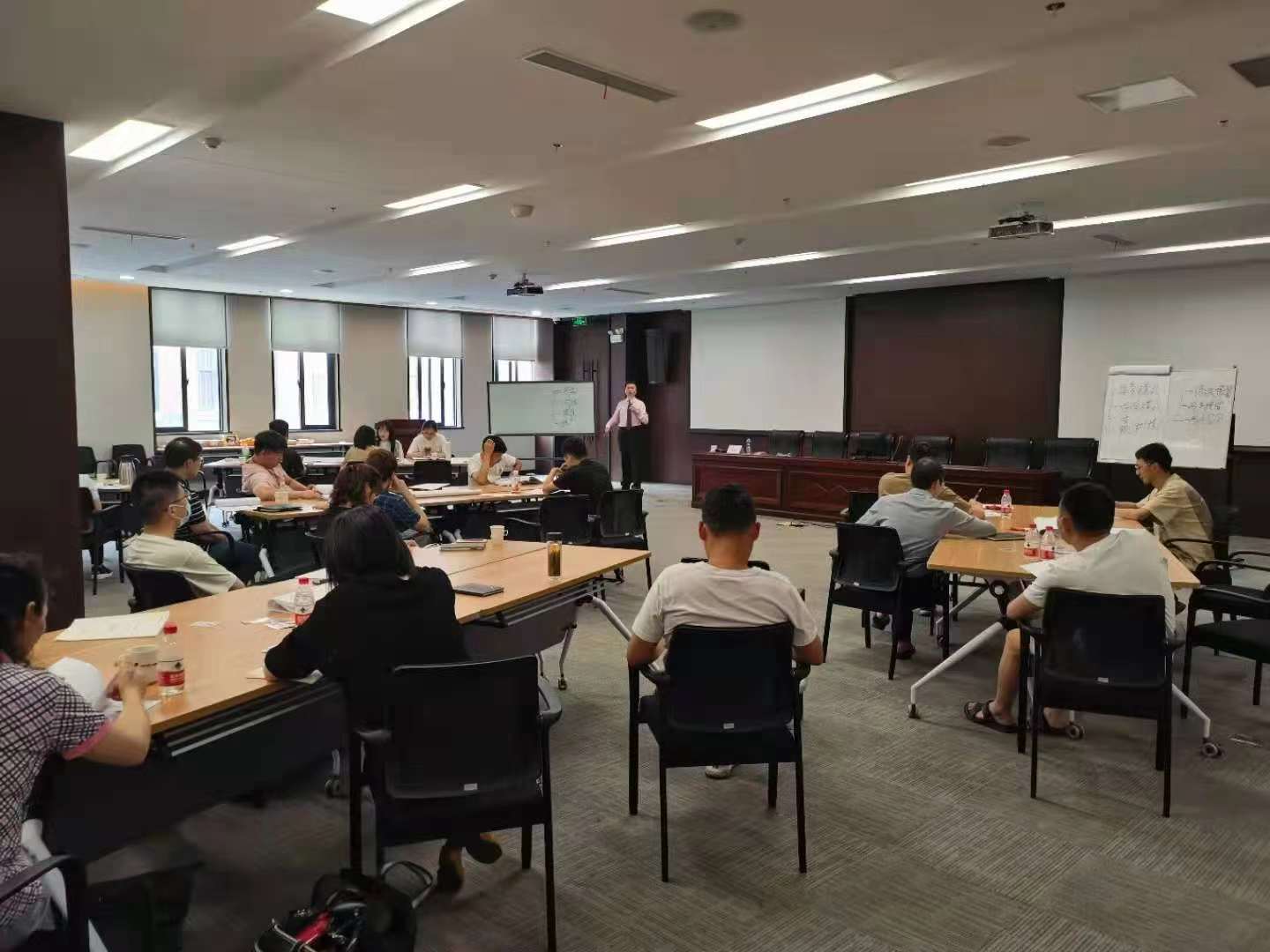 李成林给中国电子科技集团讲《营销整合与创新