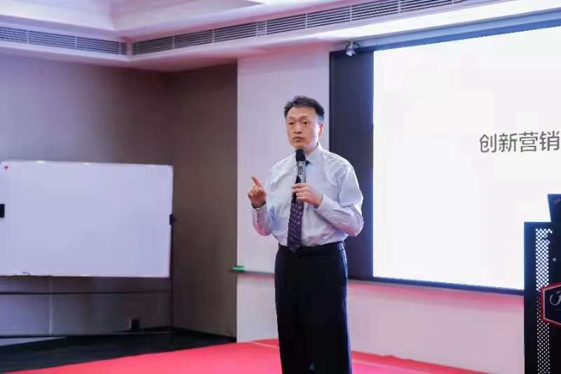 李成林给闪魔数码讲《创新营销》课程