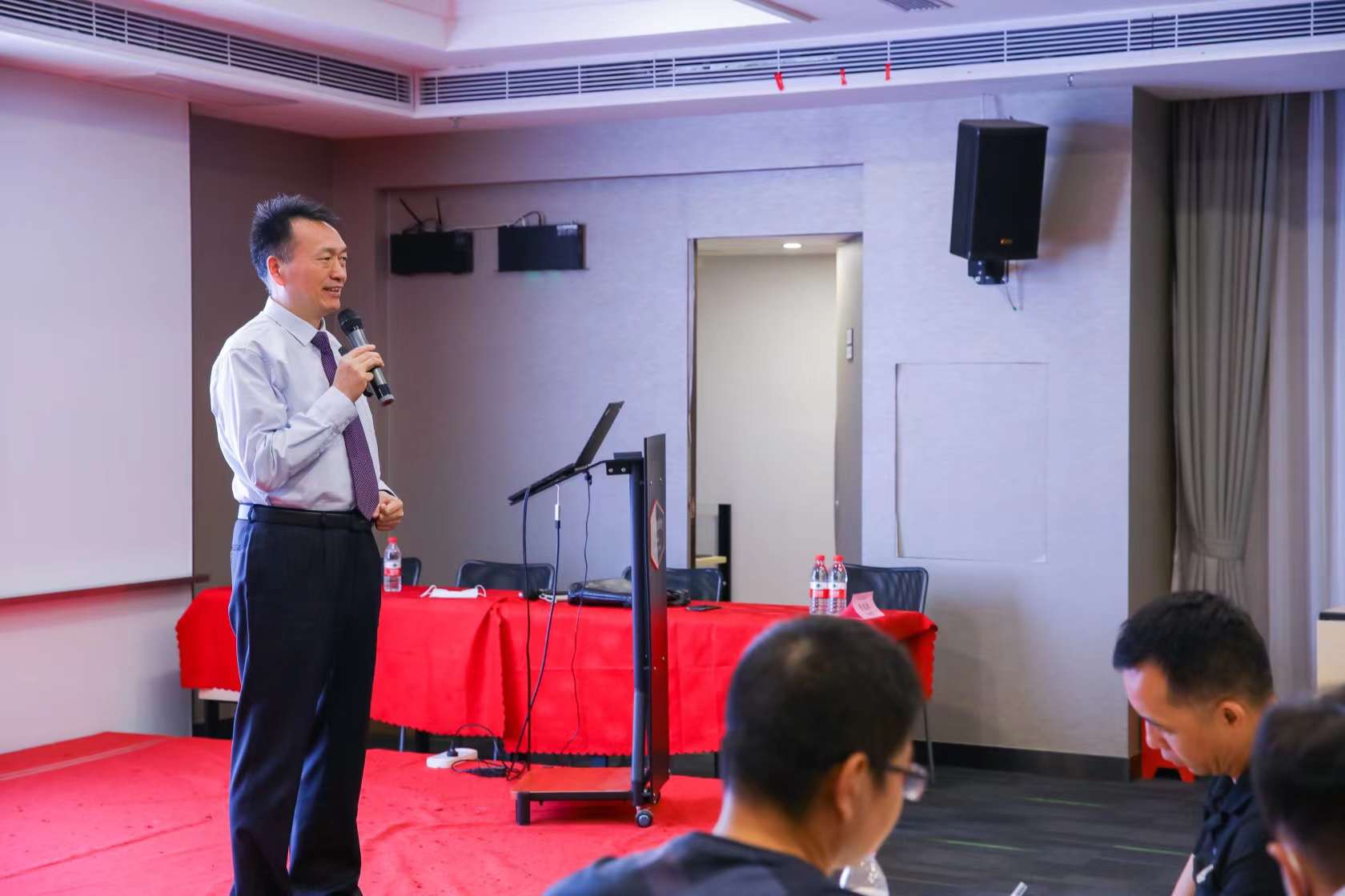 李成林给闪魔数码讲《创新营销》课程