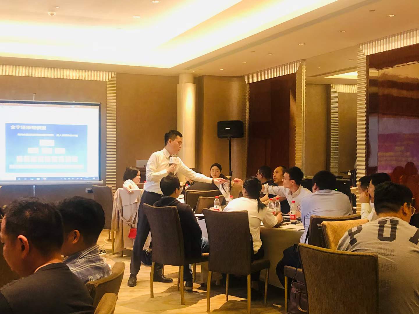 周刚与新华商学院合作PMBA课程《汇报宝典》