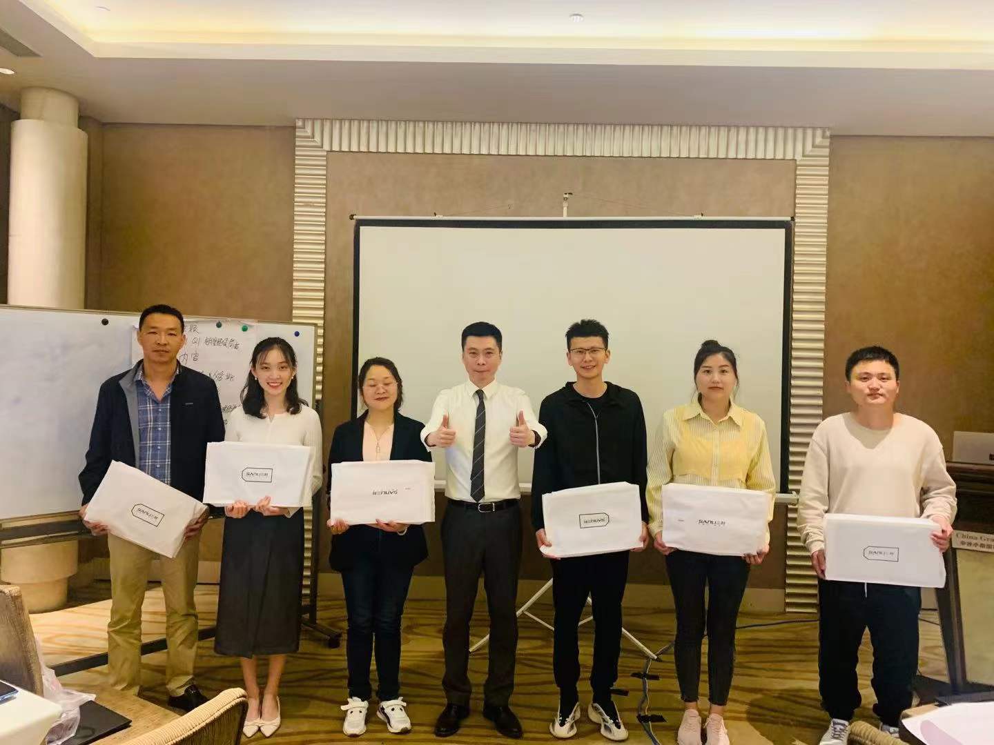 周刚与新华商学院合作PMBA课程《汇报宝典》