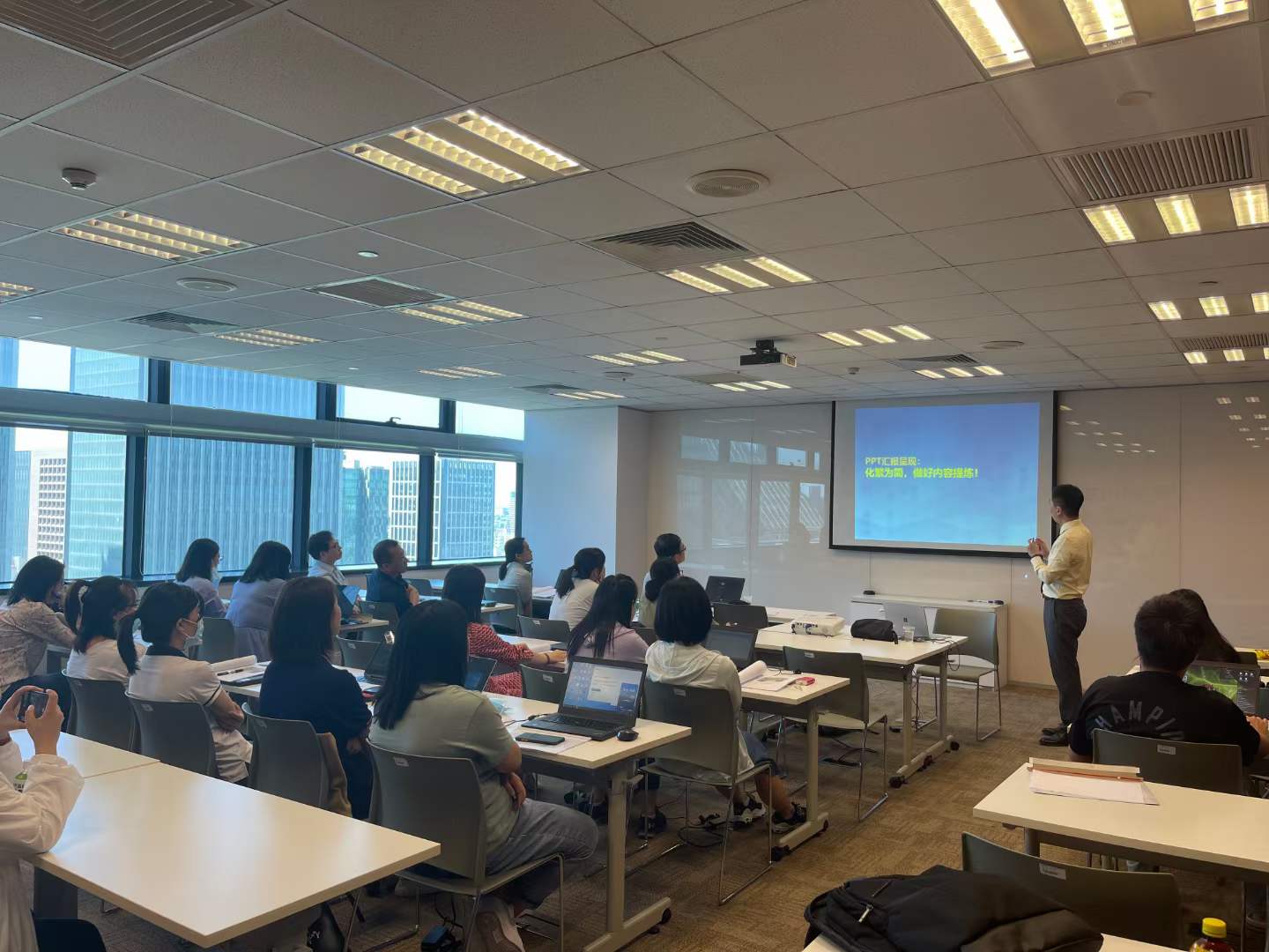 周刚为HRCLUB讲《汇报逻辑思维与呈现-视觉呈现》