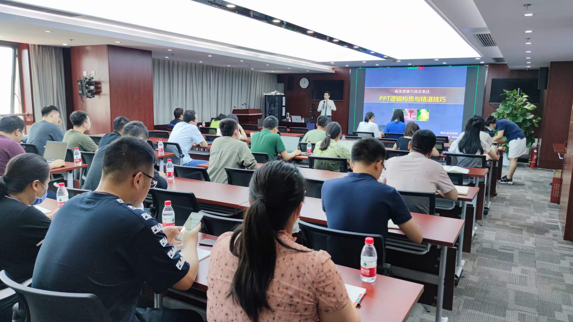 周刚为中核工程培训《PPT逻辑构思与精湛技巧》