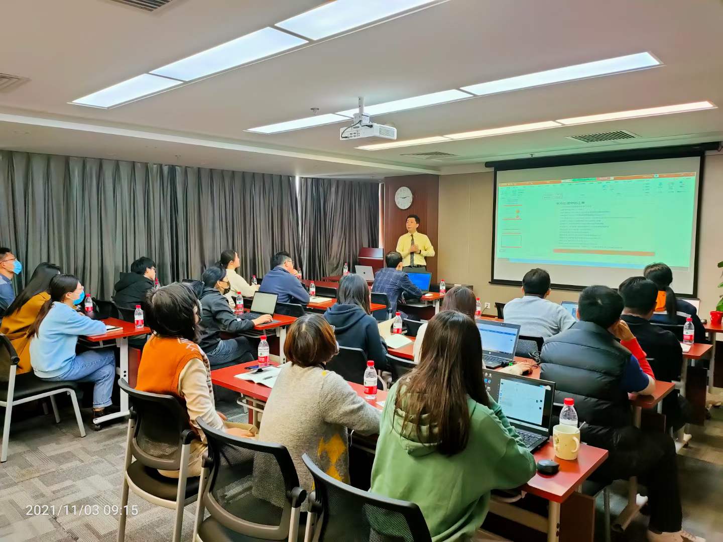 周刚为中核工程培训《PPT四大美颜术》