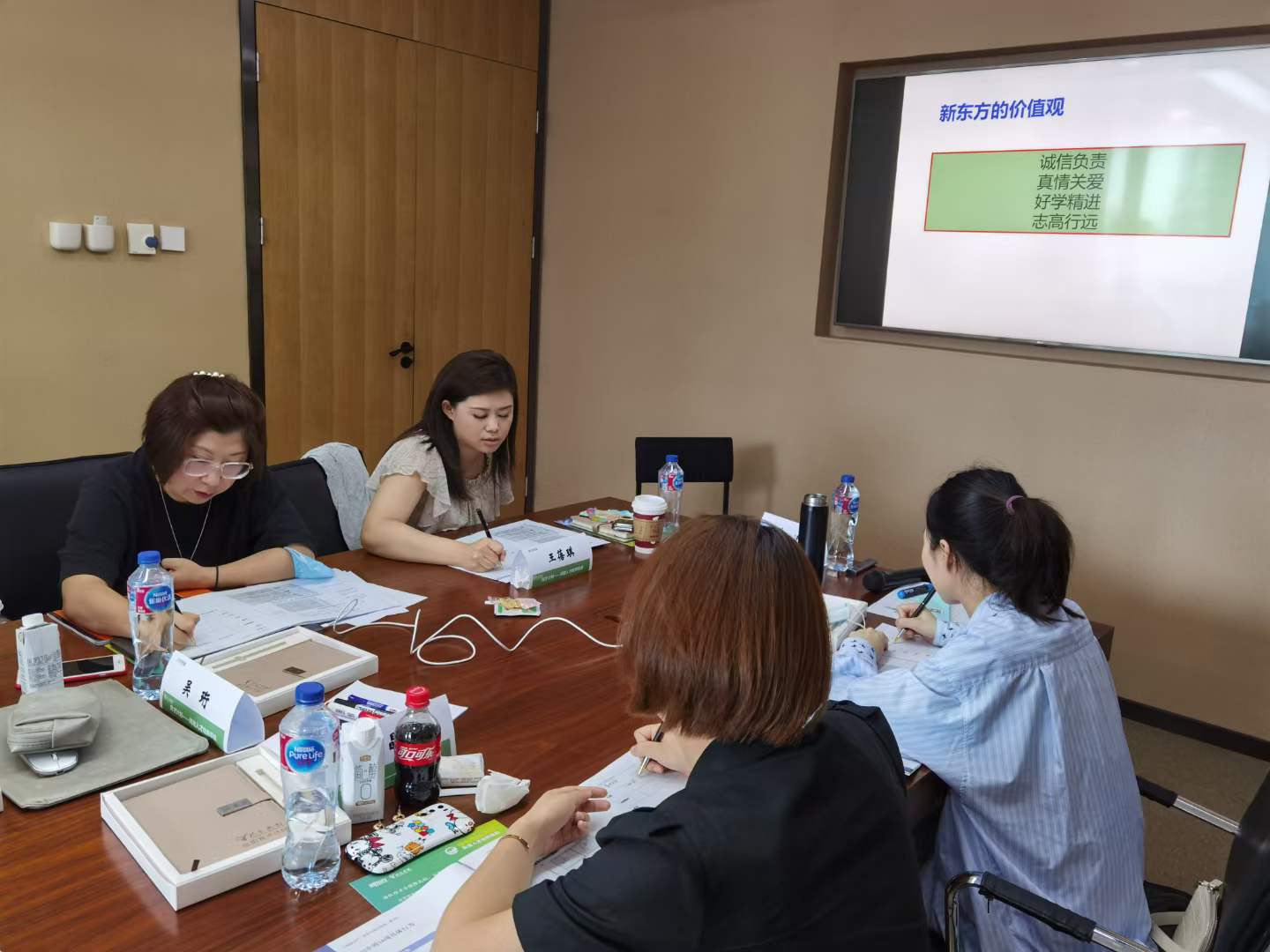 苏进为新东方前途出国开展领越领导力工作坊