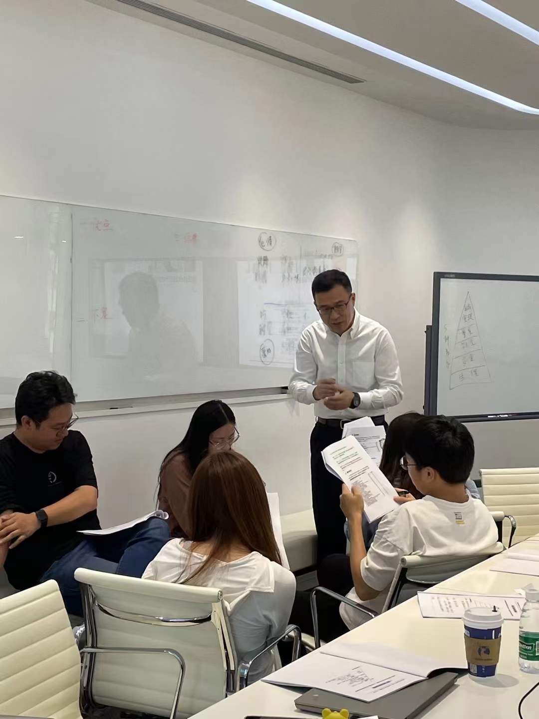 苏进为特斯联科技集团开展团队协作工作坊