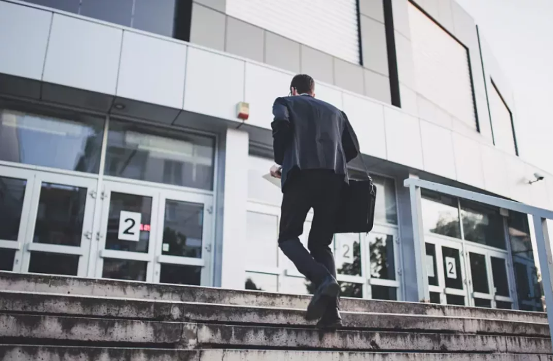 领导者最大的失误：总盯着下属的失误！