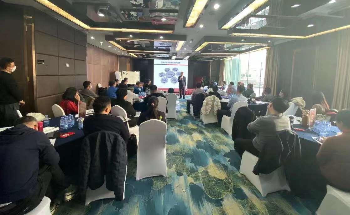 李成林给北京总裁班讲《营销创新与市场开发》