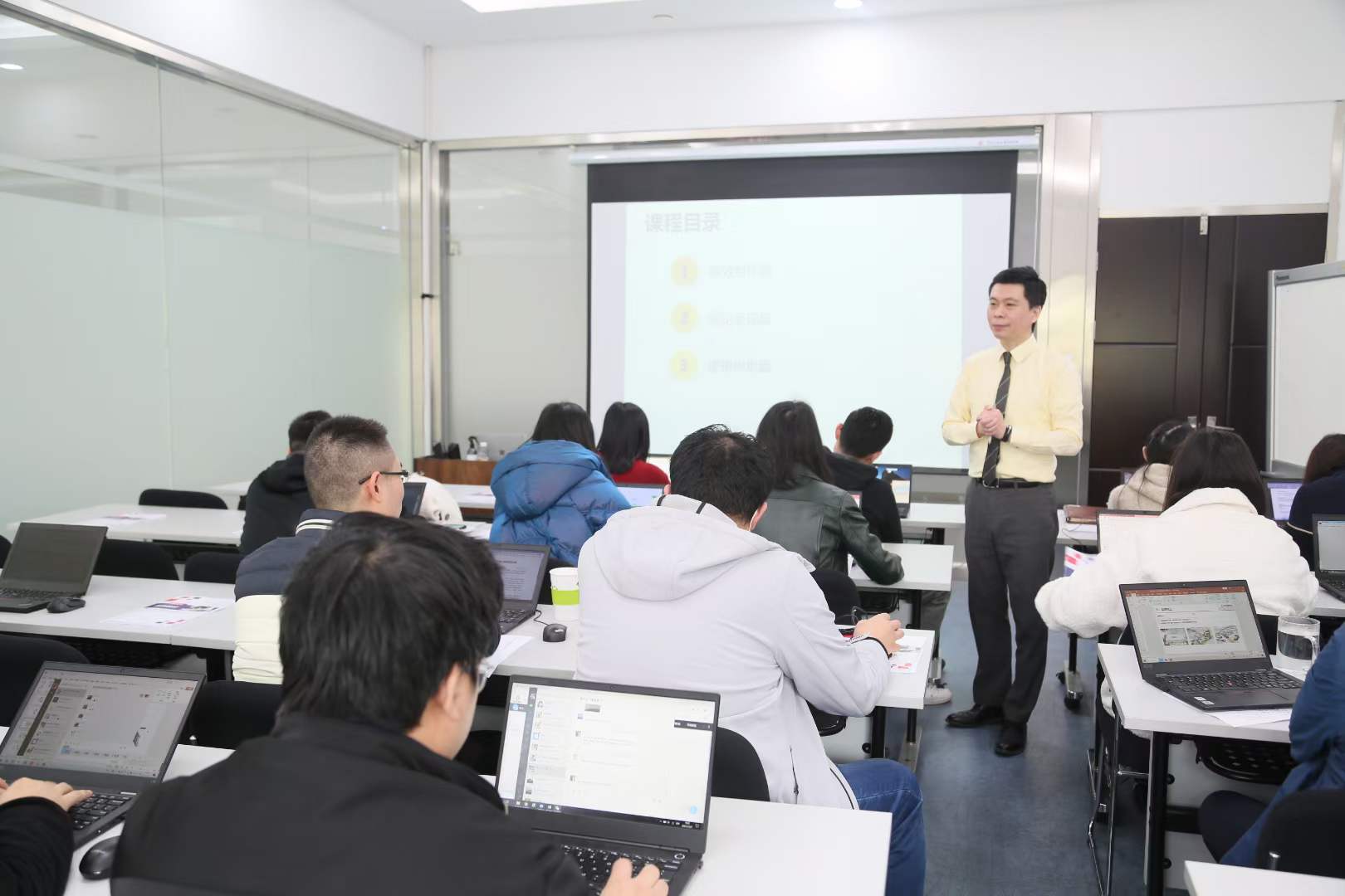 周刚为东风汽车培训《基于PPT的汇报与呈现》