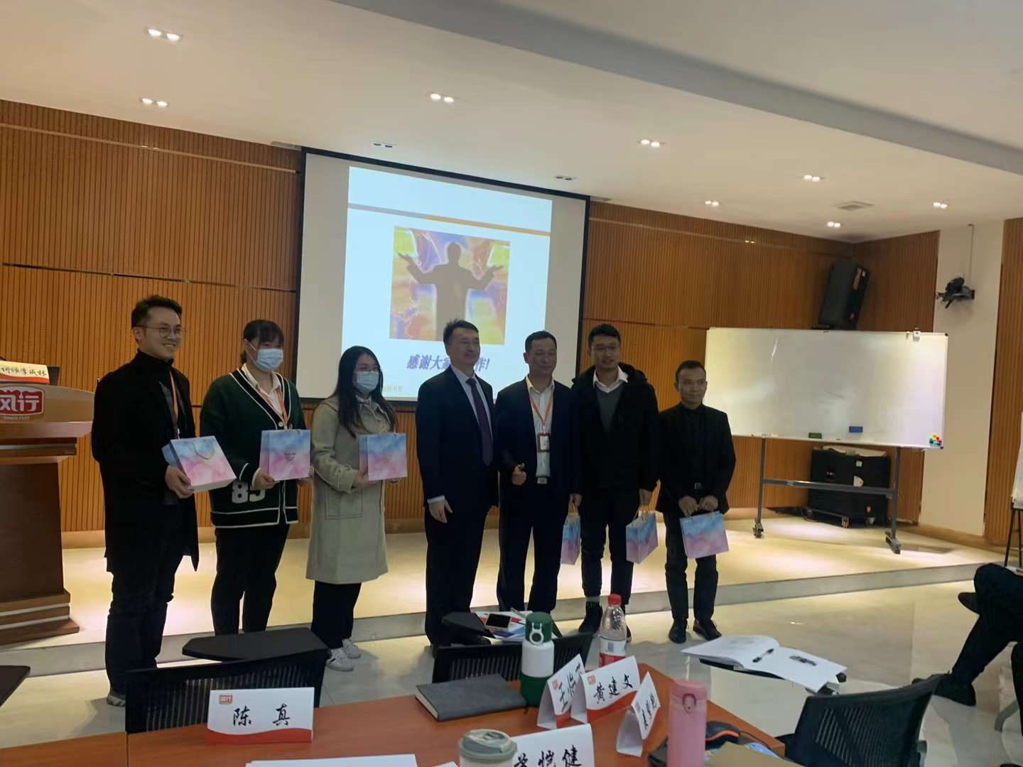 李成林应邀给风行乳业的朋友讲《跨界营销》