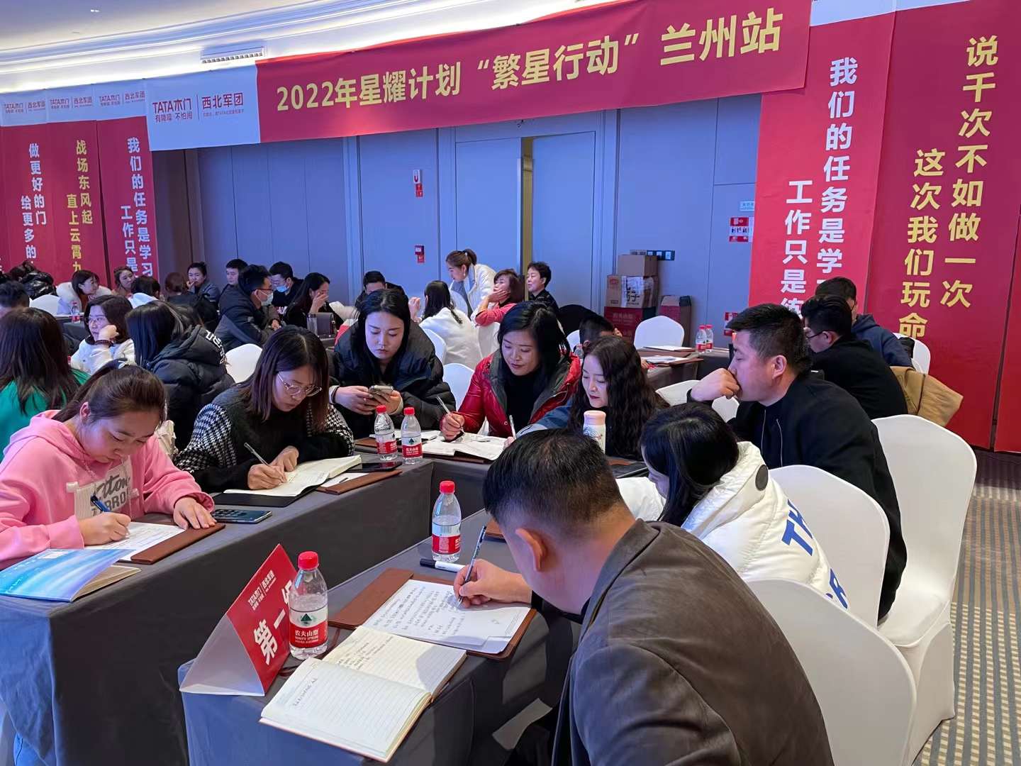 李成林给TATA木门讲《门店体验式销售》课程