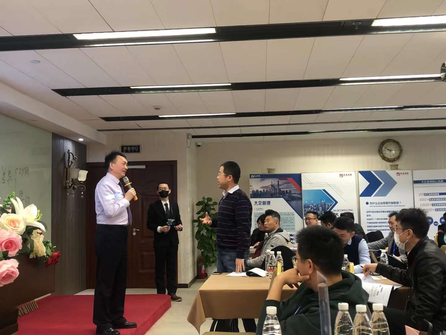 李成林给上海的总裁班讲营销创新与市场开发