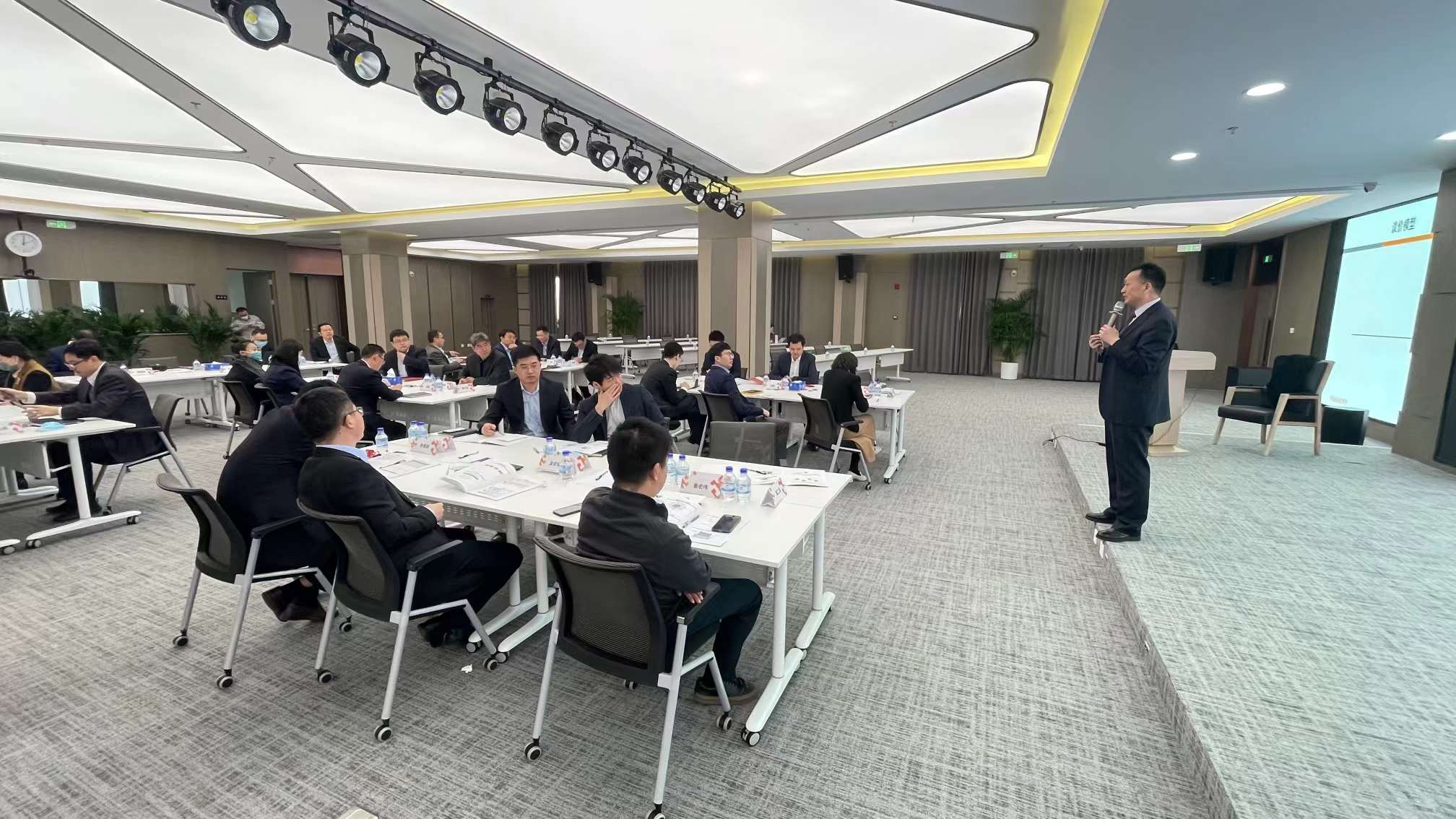 李成林给国家投资开发集团讲《商务谈判》