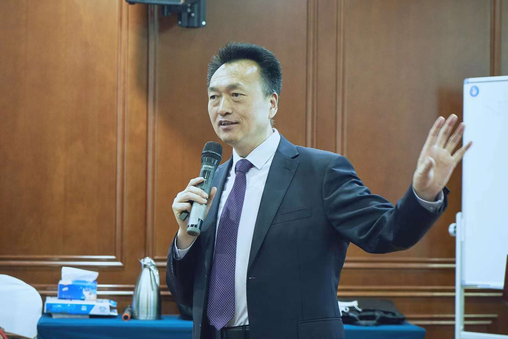 李成林老师在青岛市企业家学院讲《营销增长》