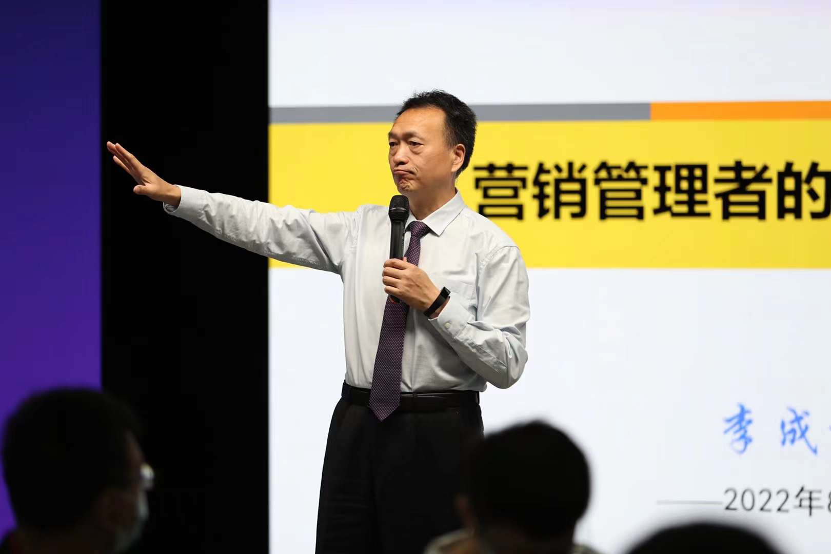 李成林给央视讲《销售管理者的降龙十八掌》