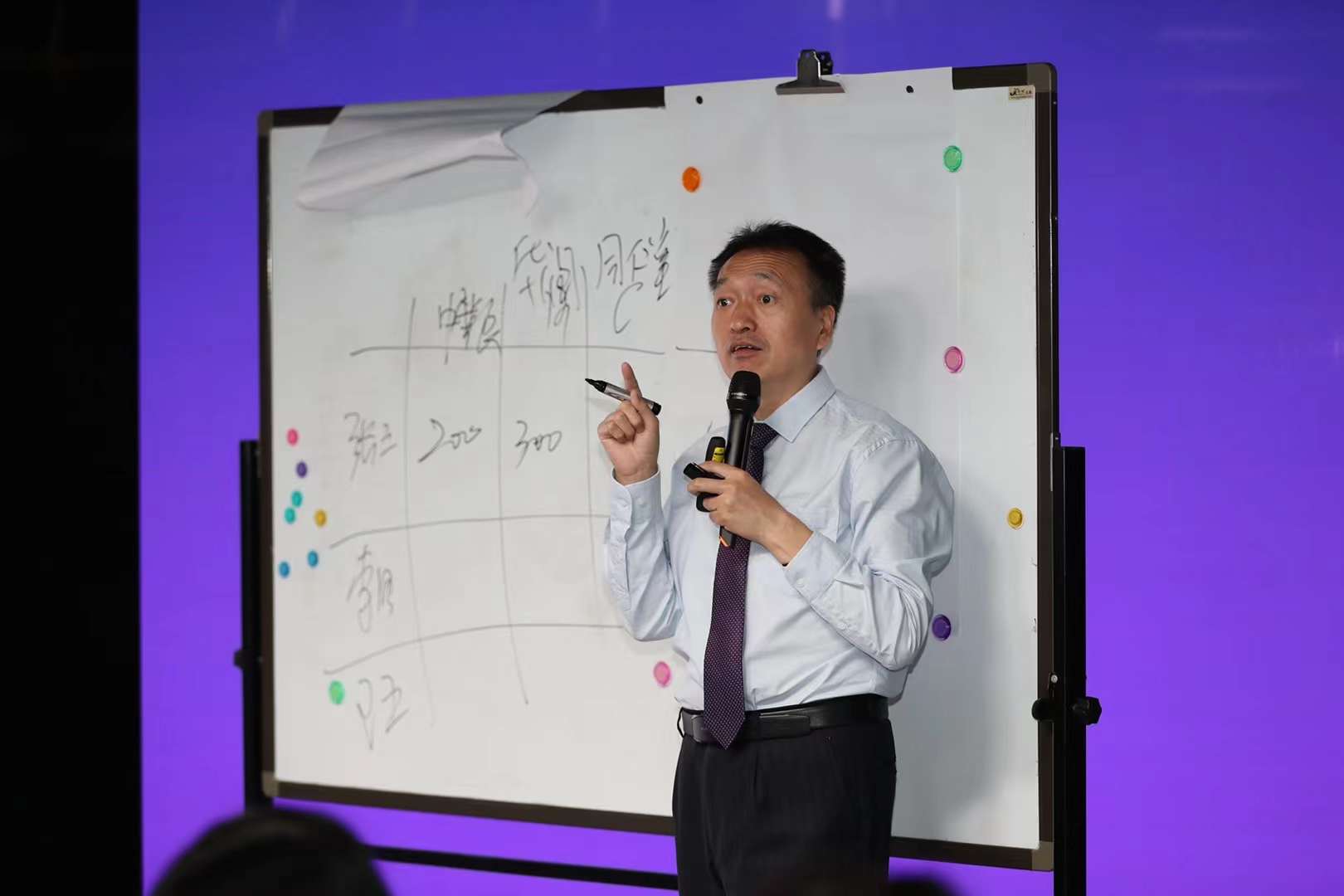 李成林给央视讲《销售管理者的降龙十八掌》