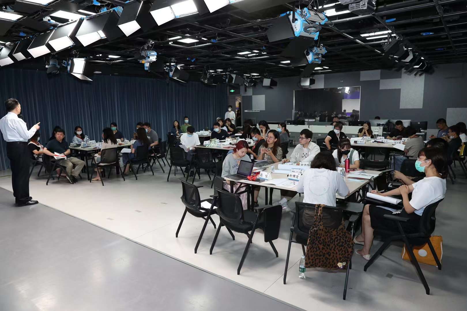 李成林给央视讲《销售管理者的降龙十八掌》