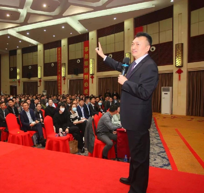 李成林给某酒店租赁集团讲《用脑销售》