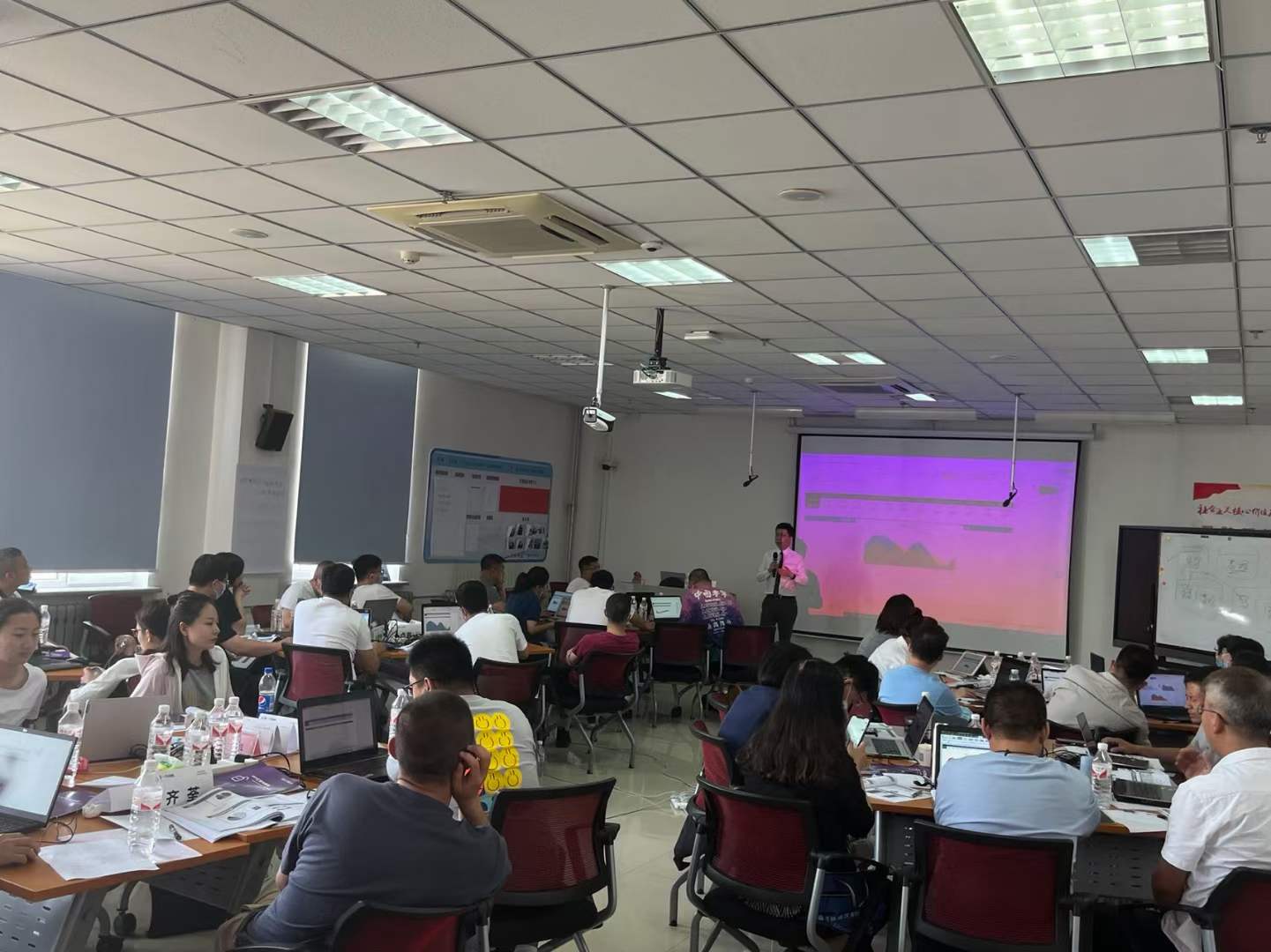 周刚为中国一汽讲授《PPT汇报与呈现》课程