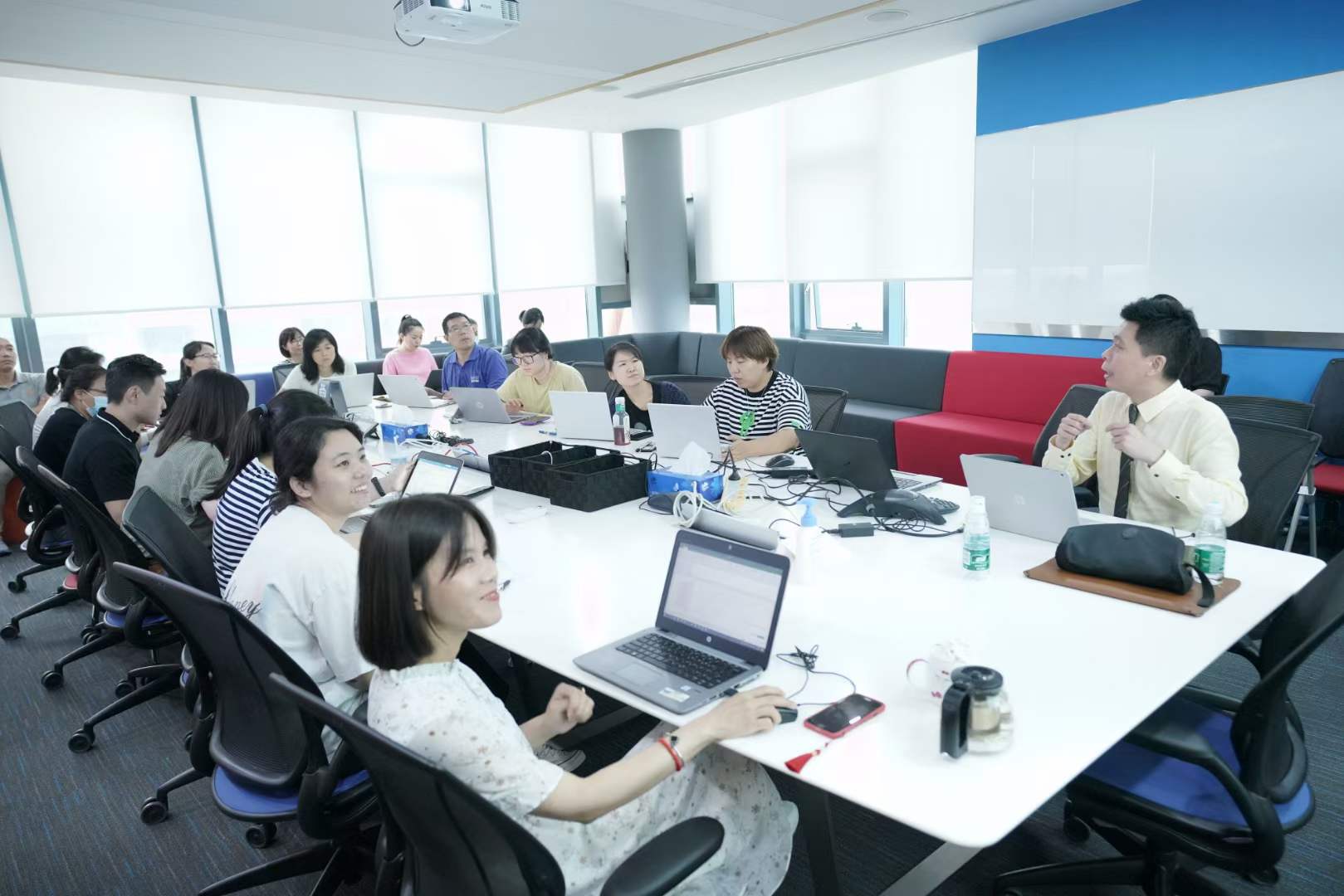 周刚为安联世合讲授《PPT与EXCEL高效工作技巧》