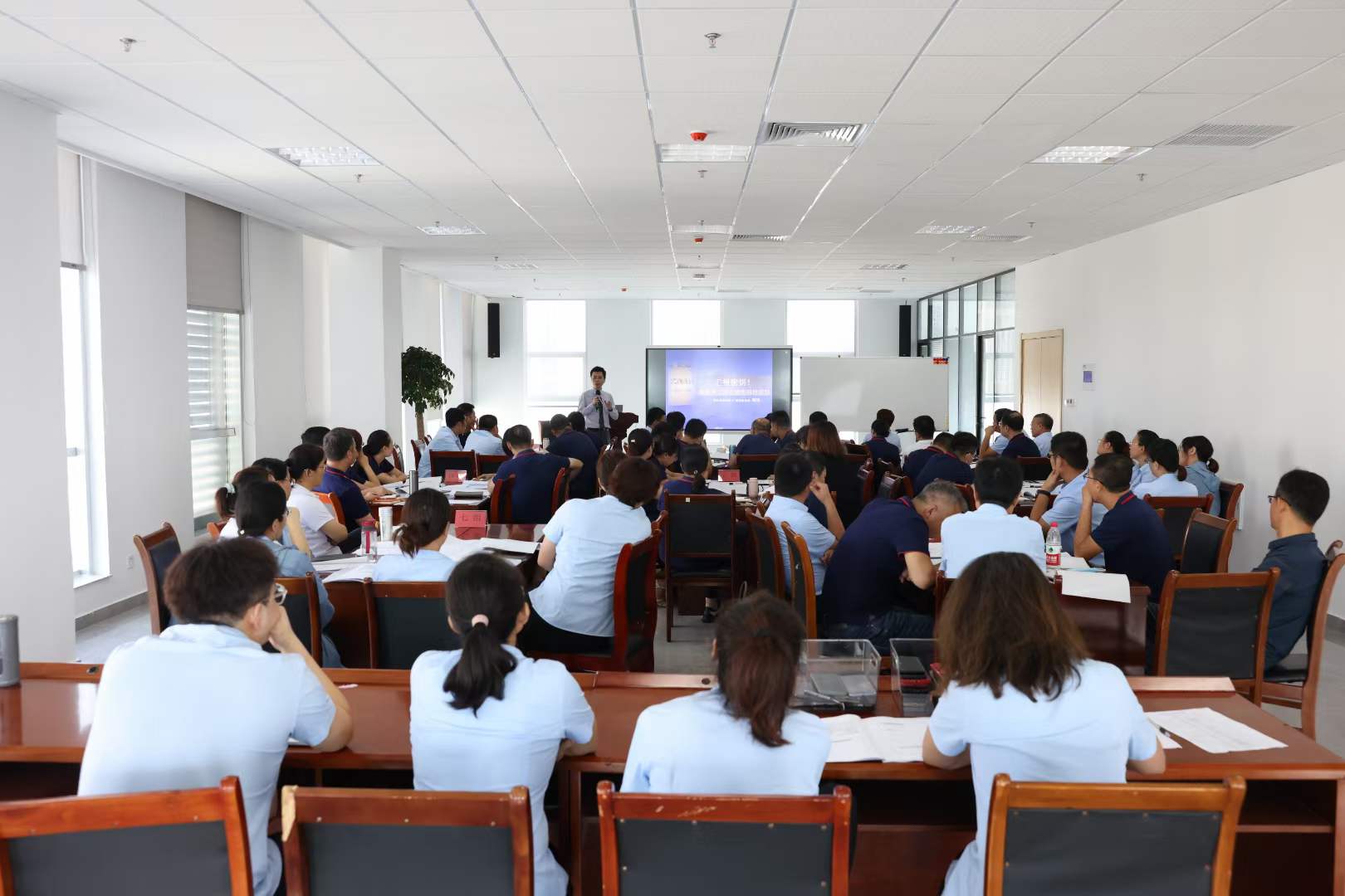 周刚为山东某集团讲授《高品质汇报》课程