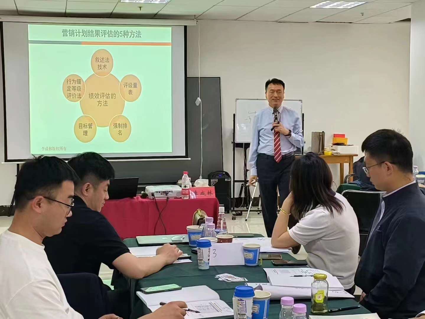 李成林给青岛市企业家学院授课