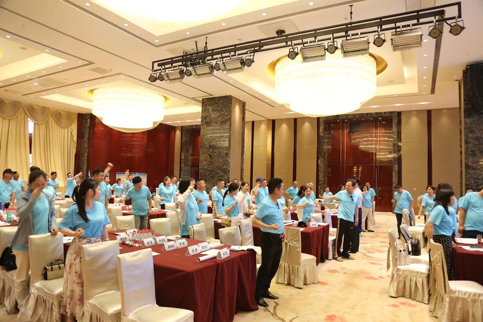 李成林给怡亚通讲《成为有竞争力的分销店铺》