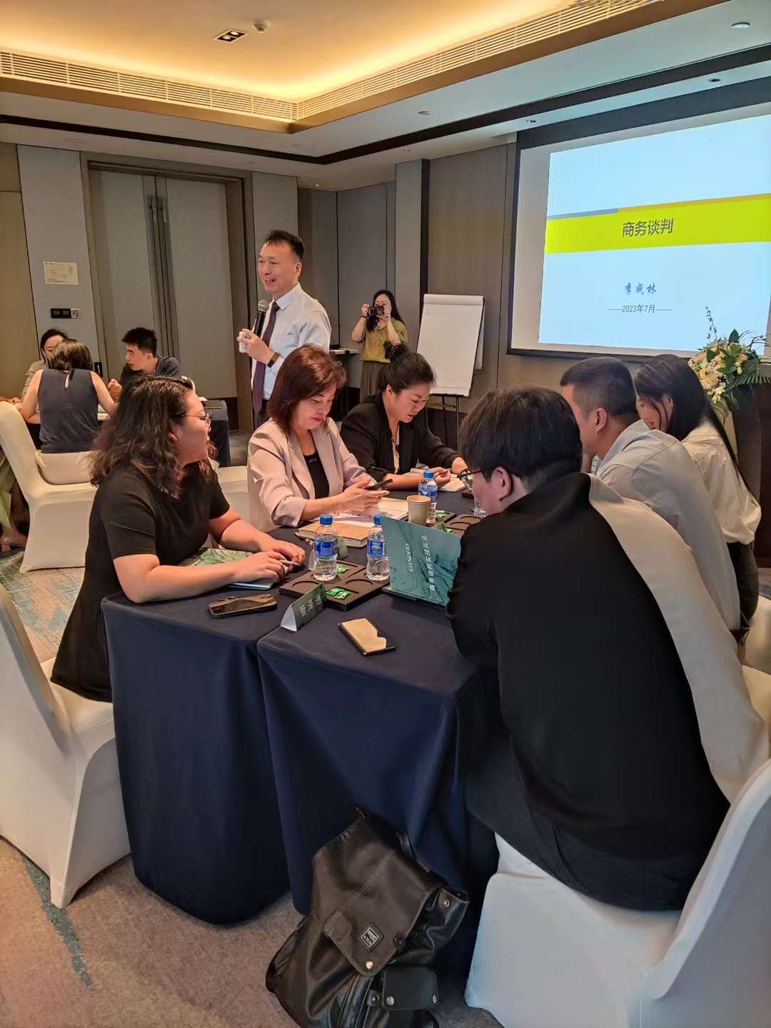 李成林给STENDERS中国分公司讲《商务谈判》