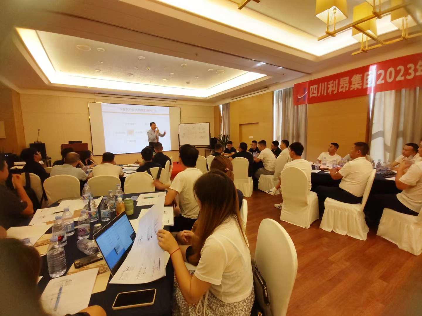 李成林给四川利昂投资集团讲《营销管理画布》