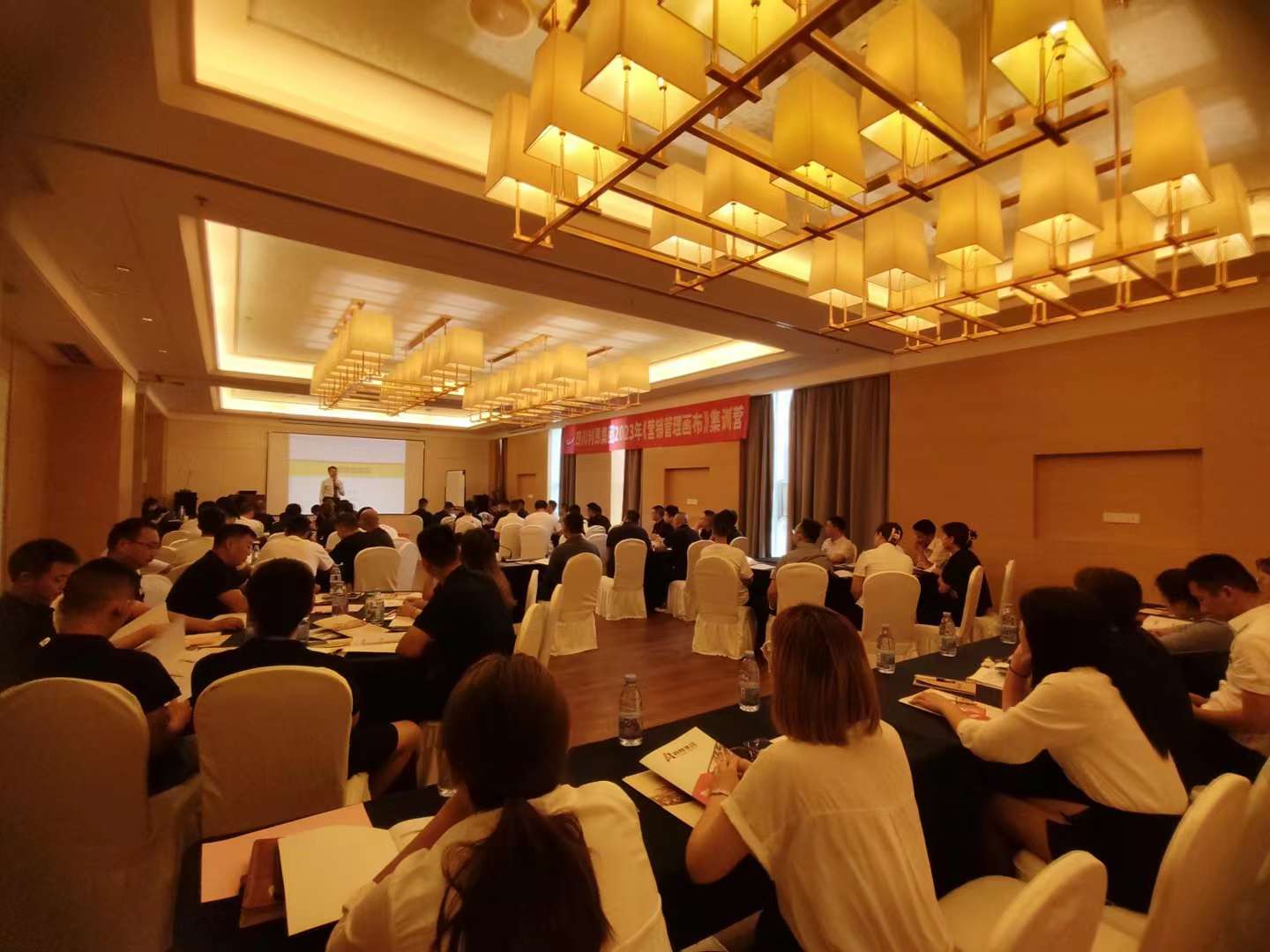 李成林给四川利昂投资集团讲《营销管理画布》