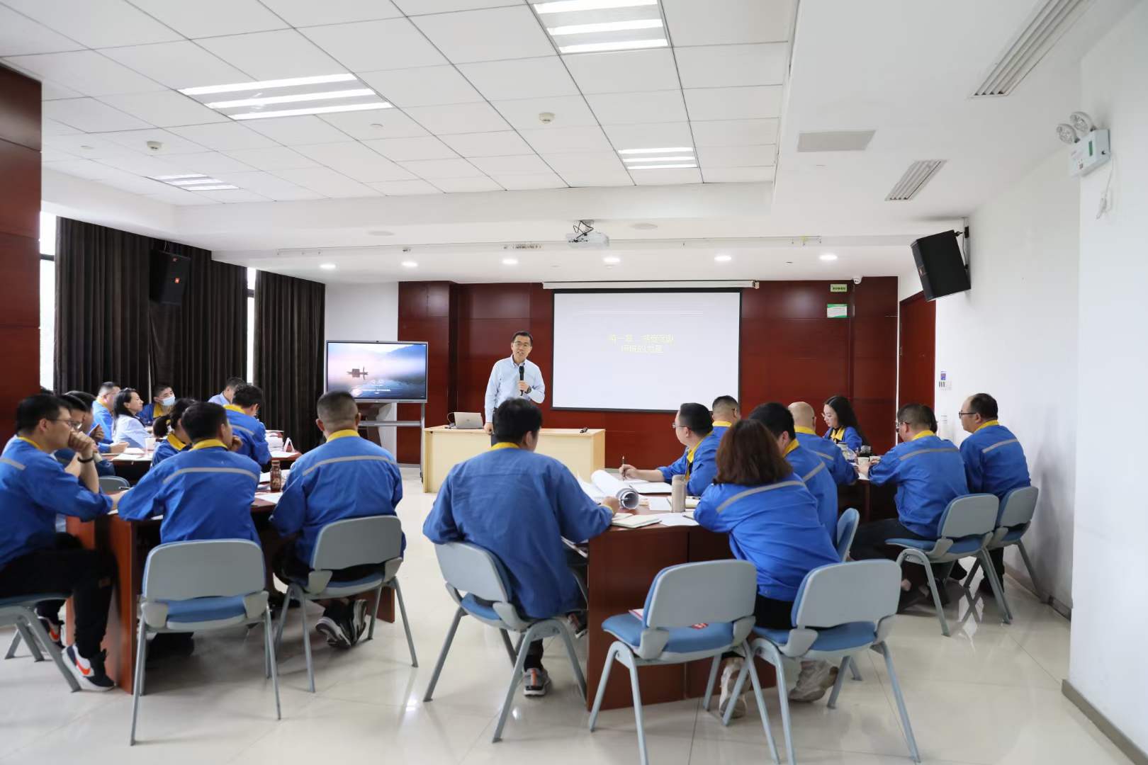 苏进为景兴纸业青年干部班开展领导力工作坊