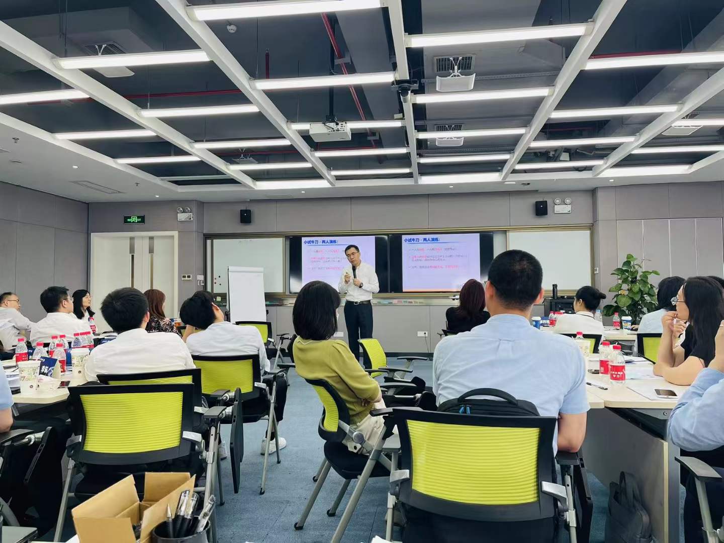 苏进为方正证券开展《教练式领导》培训