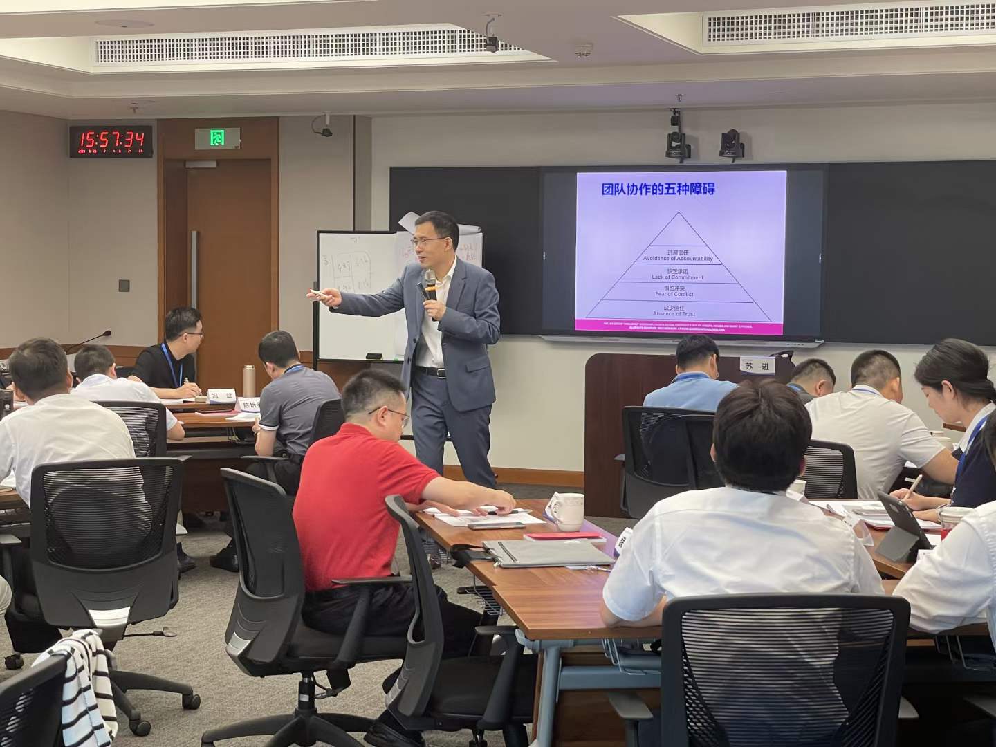 苏进为深圳改革开放学院开展第二期领导力培训