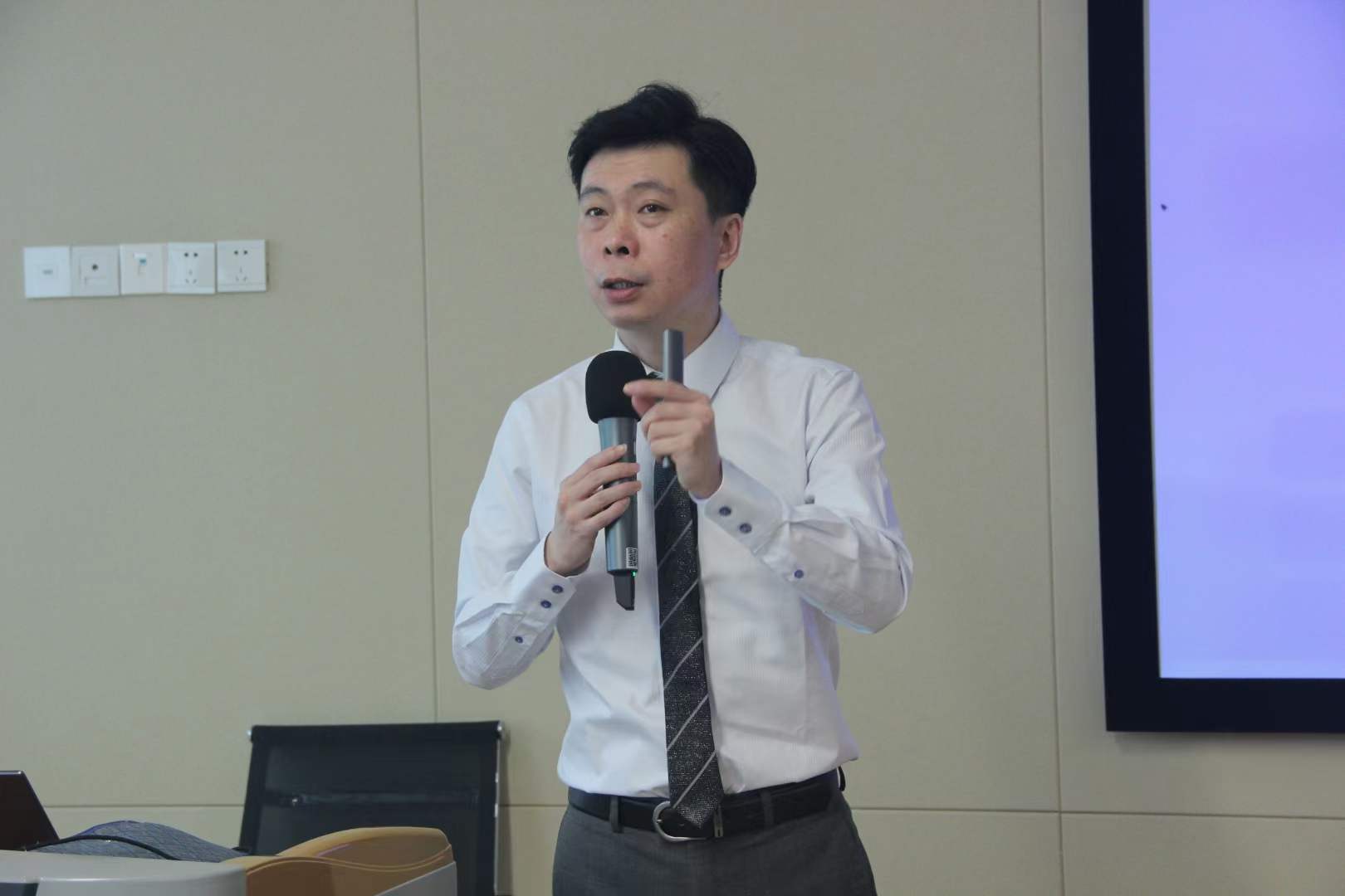 周刚为中国电建集团提供《高效工作汇报》培训